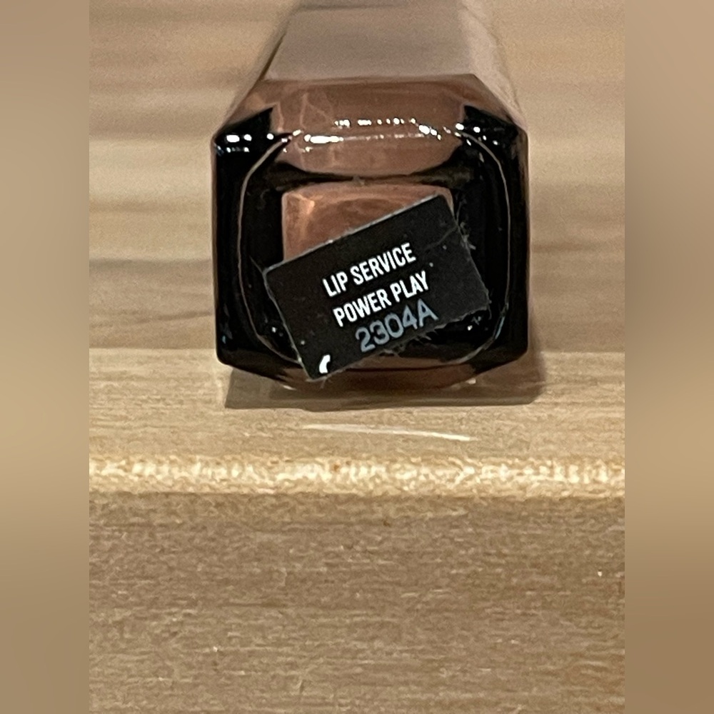 IL MAKIAGE Lip Service Hi-Shine Lip Glaze in Power Play - Picture 4 of 4